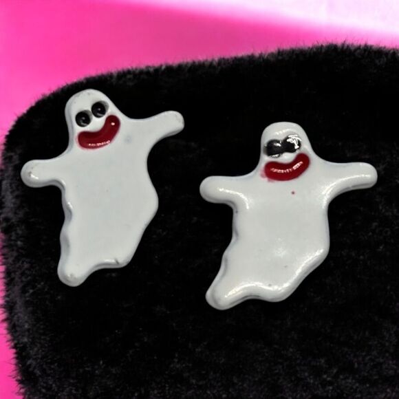 Ghost 👻 Earrings Spooky Halloween Pierced Ears Studs Jewelry Enamel Goth Spirit - Picture 4 of 4